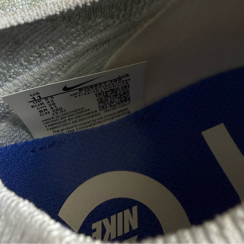 Nike Women’s Epic React Flyknit Sneakers - Picture 8 of 9